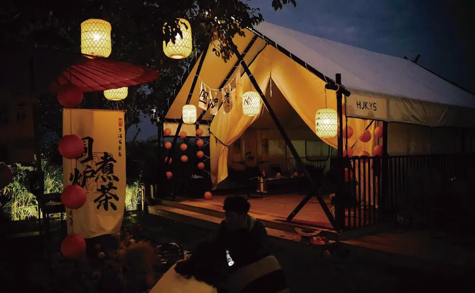 Lều quán bar khách sạn 8